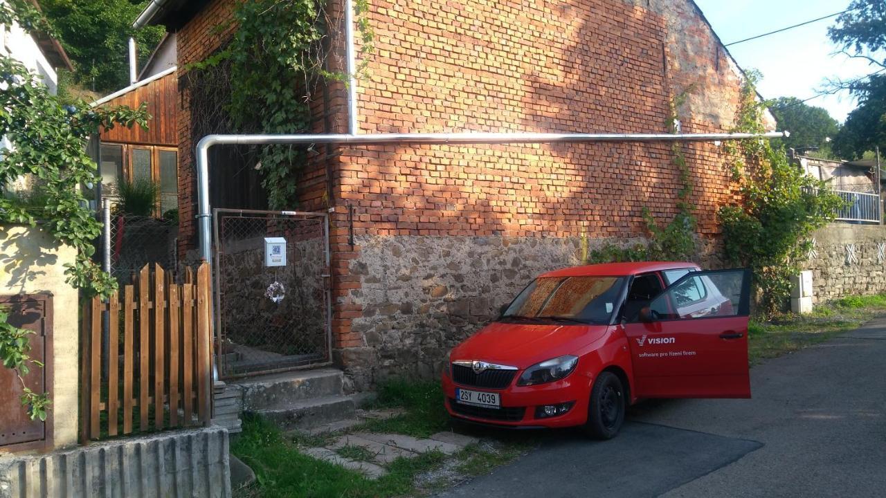 U babičky a jeji psí smečky Casa de hóspedes Veselicko Exterior foto